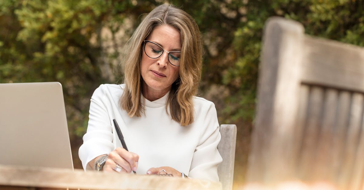 découvrez des stratégies de communication efficaces pour améliorer vos interactions, renforcer vos relations et atteindre vos objectifs professionnels. apprenez à adapter votre message à votre public, à utiliser les bons canaux de communication et à développer des compétences essentielles pour réussir dans un monde en constante évolution.