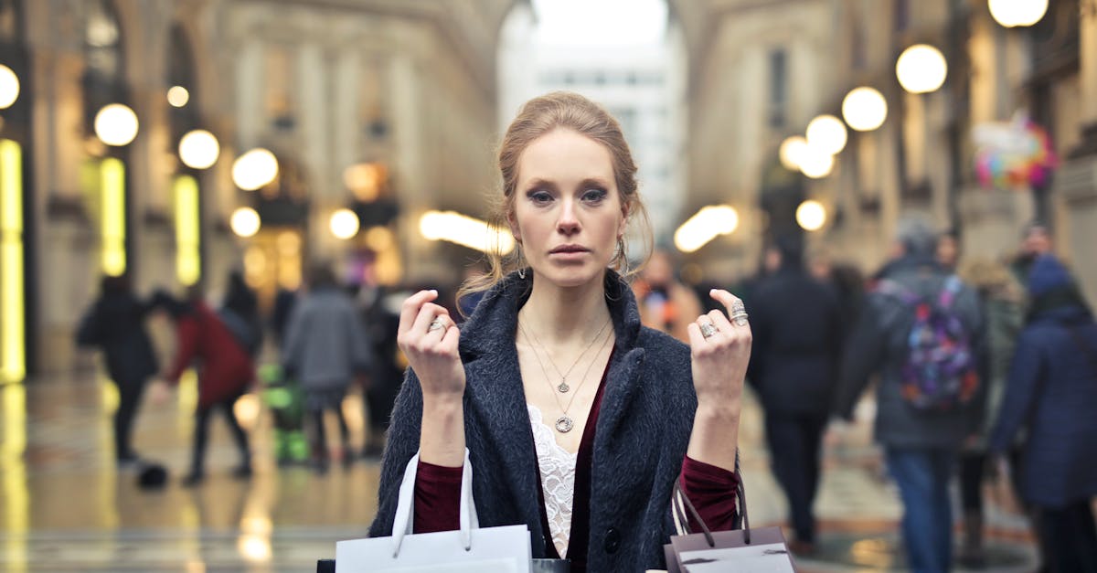 découvrez les motivations qui poussent les consommateurs à investir dans des achats de luxe. analysez les facteurs psychologiques, émotionnels et sociaux qui influencent le désir d'acquérir des produits haut de gamme, et apprenez comment ces motivations façonnent le marché du luxe.